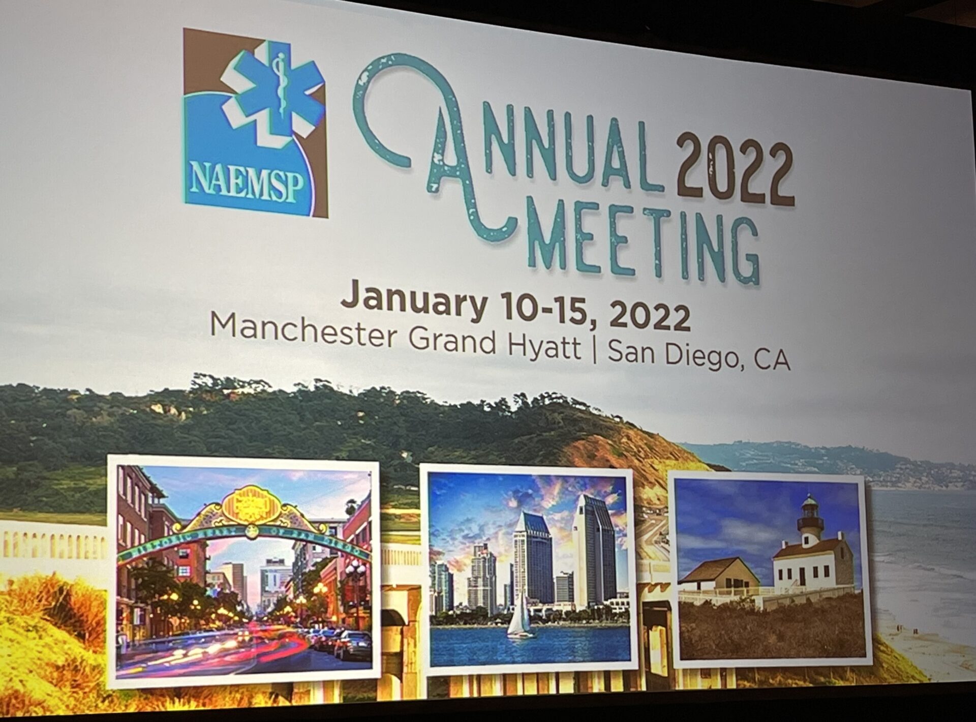 A sign that says annual meeting 2 0 2 2
